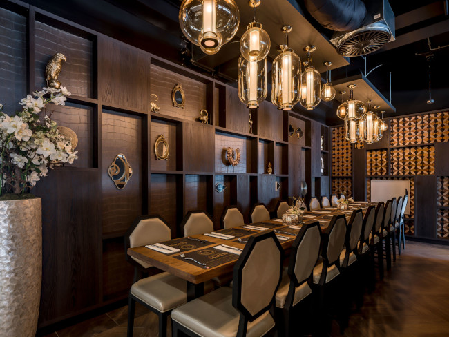 Restaurant interieur met sfeerverlichting